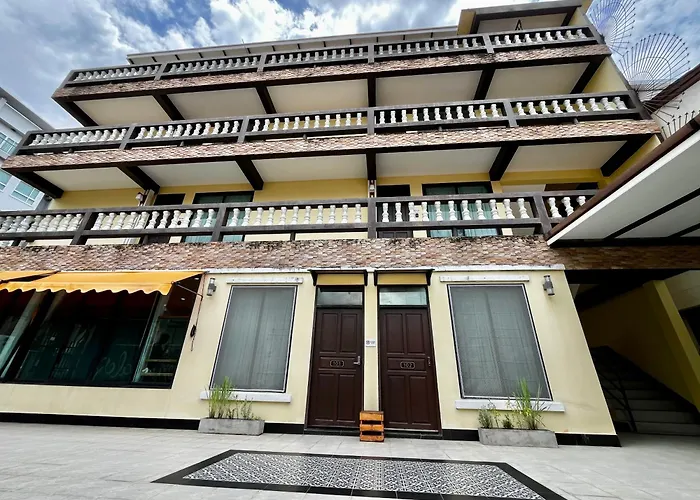 October Hostel Chiangmai เชียงใหม่